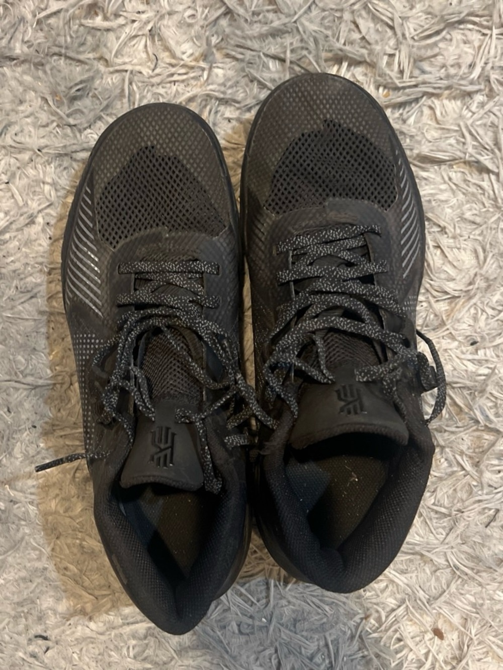 Men's Black Kyrie Irving Basketball Shoes